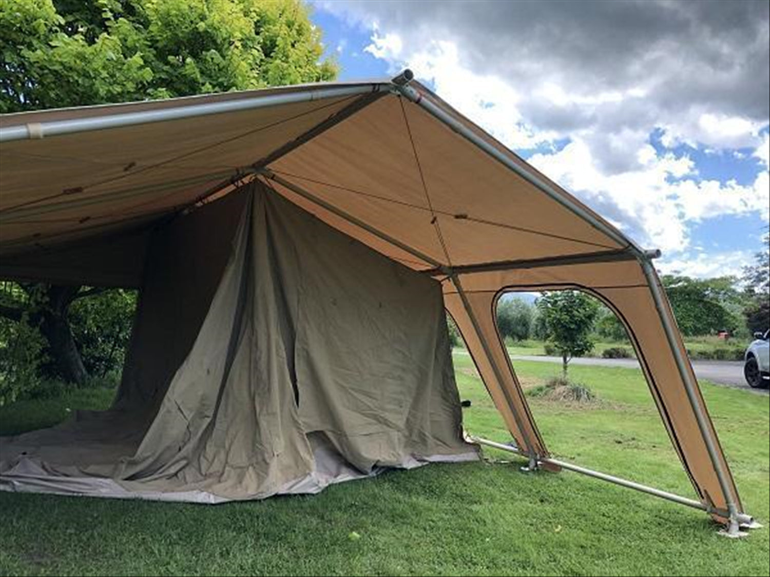 Heavy clearance duty tent